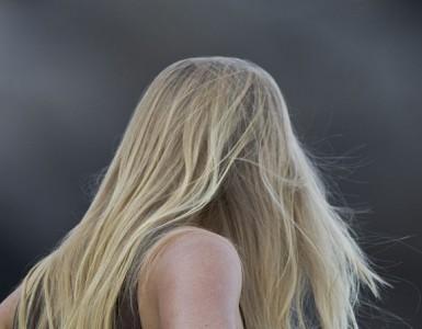 670px-blond_long-haired_young_lady_woman