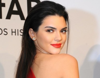 celebrity-beauty-slick-hair-kendall-jenner-701x1024