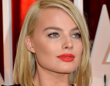 margot-robbie-orange-lipstick-oscars-2015-w540