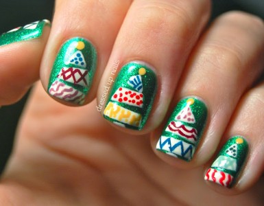 funky-christmas-tree-nail-art-china-glaze-running-in-circles-2